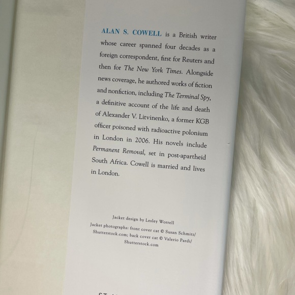 Cat Flap: A Novel - Picture 4 of 6